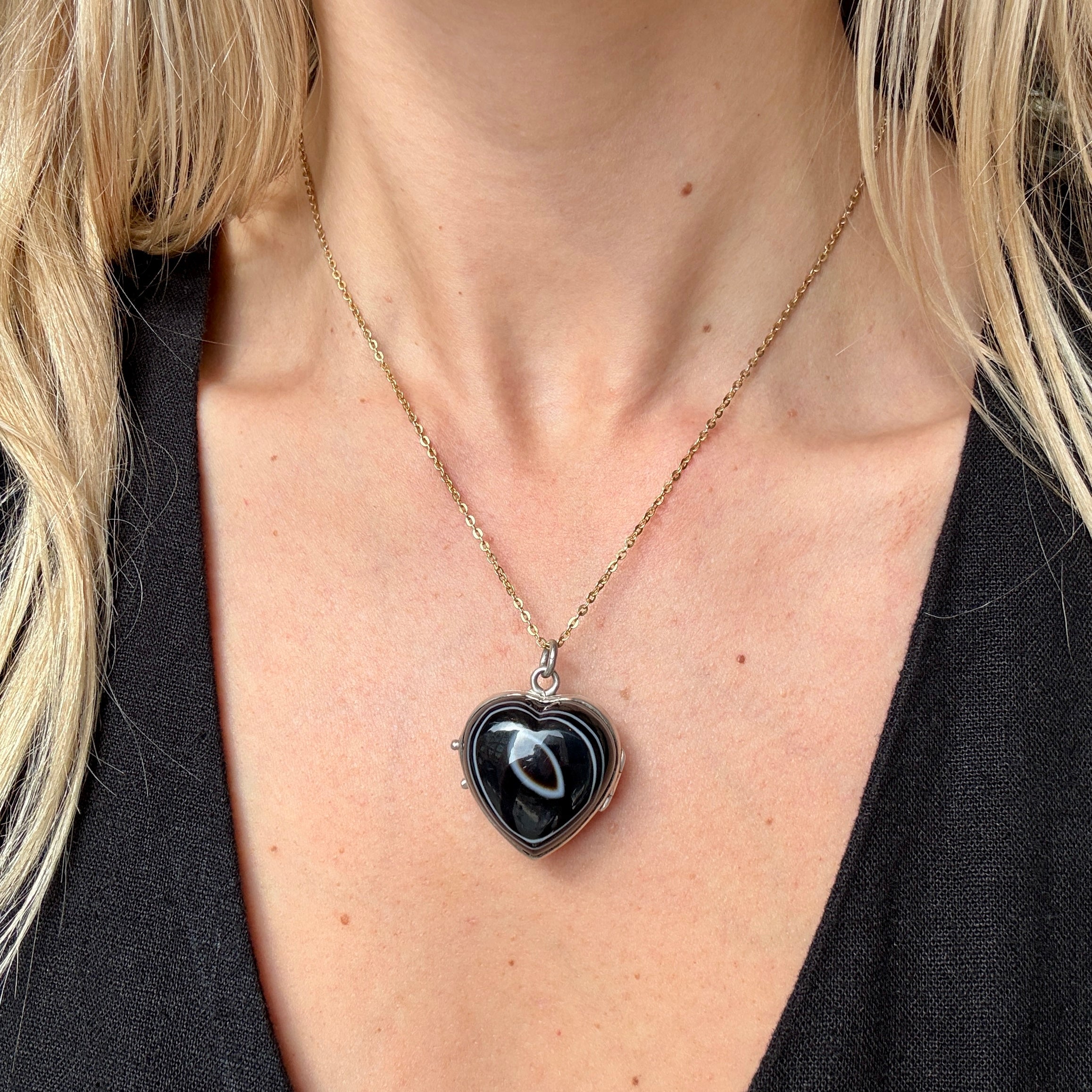 Banded Agate Heart Pendant-Charlotte Sayers Antique Jewellery
