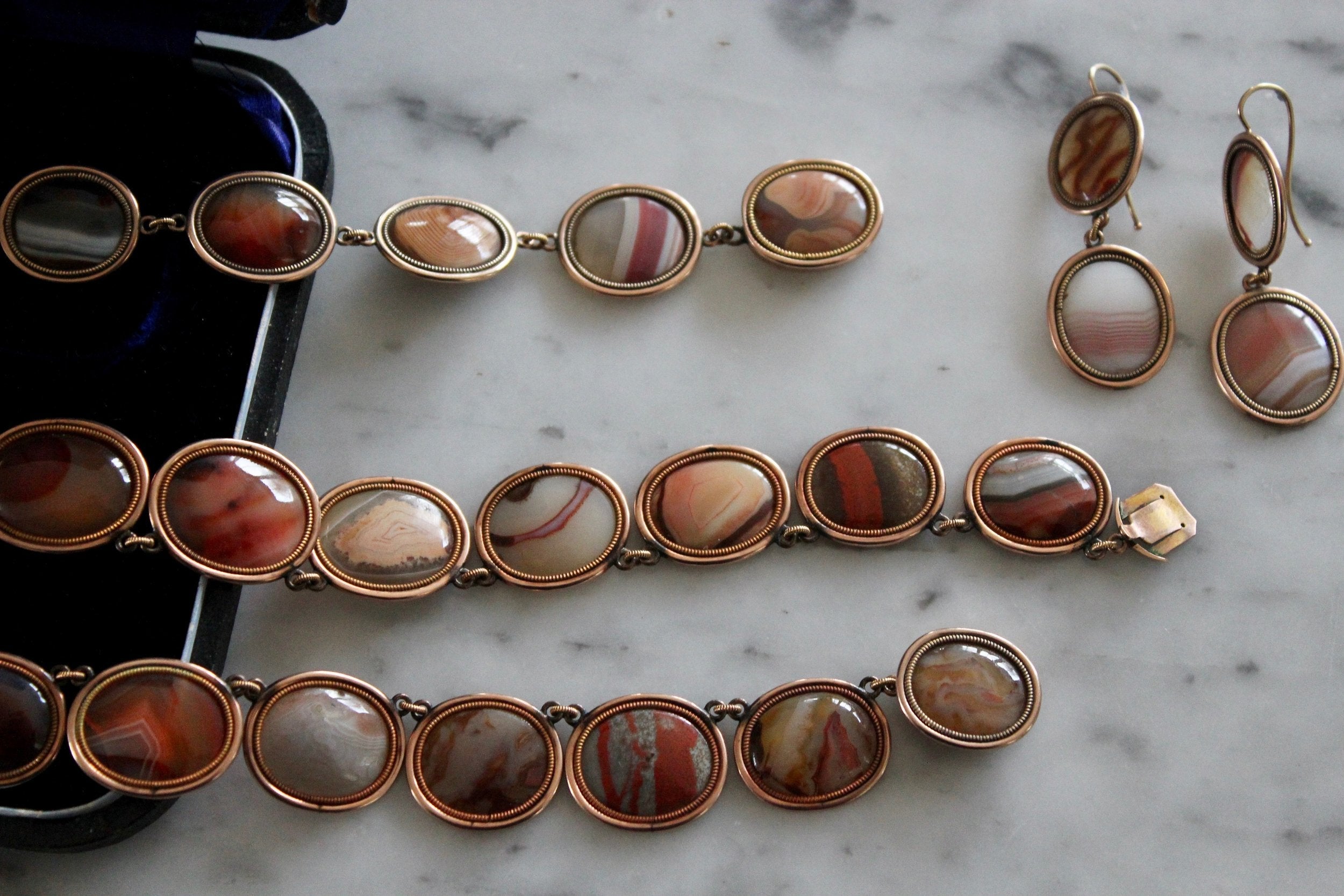 Early 19th Century Fine Gold Agate Suite-Charlotte Sayers Antique Jewellery