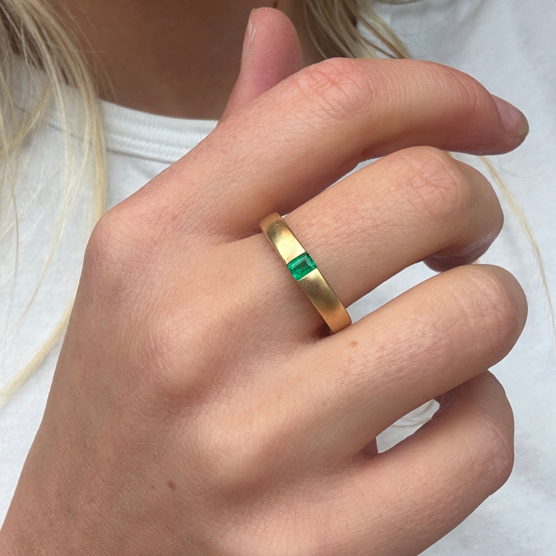 Emerald Gold Band Ring-Charlotte Sayers Antique Jewellery