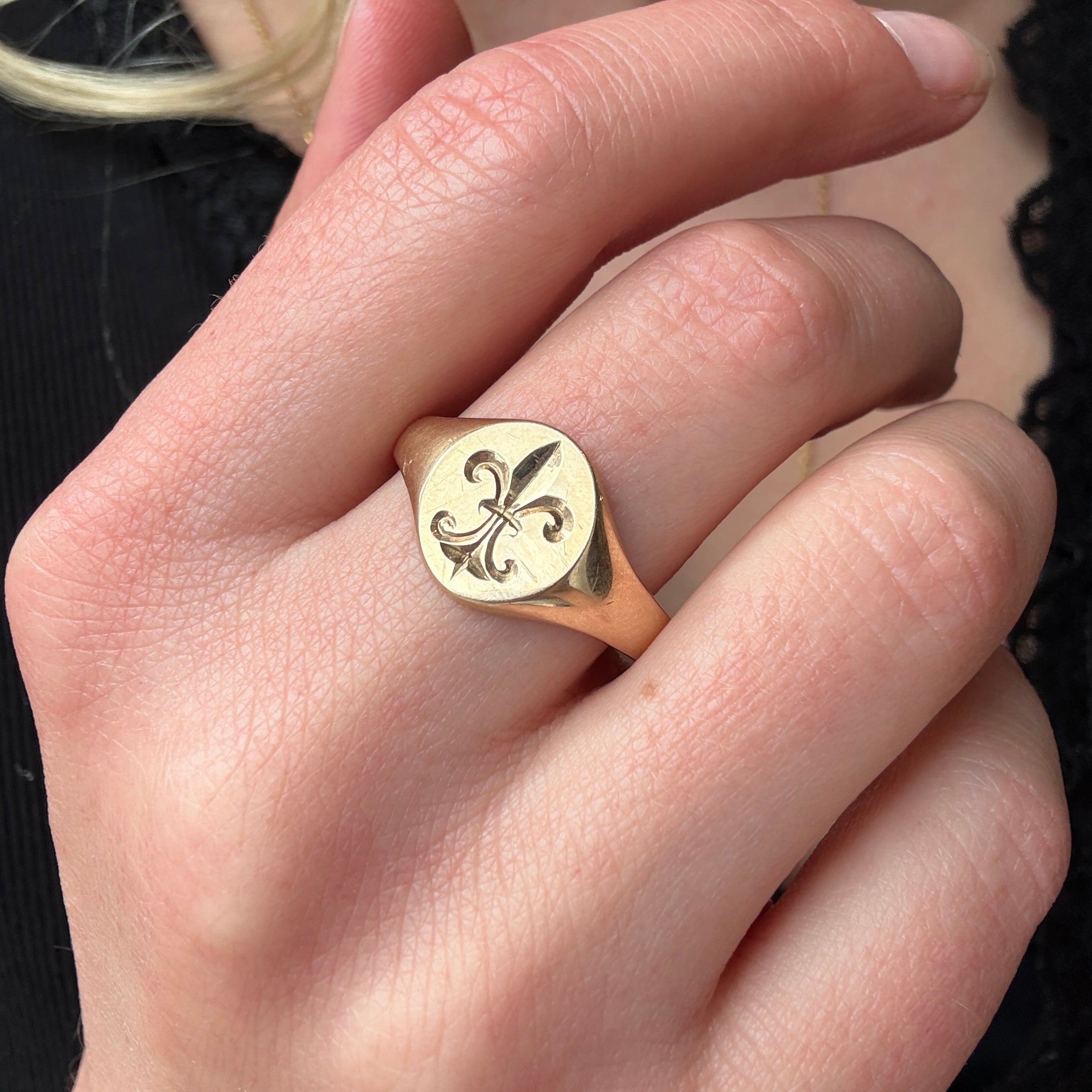 Vintage Fleur De Lys Signet Ring-Charlotte Sayers Antique Jewellery