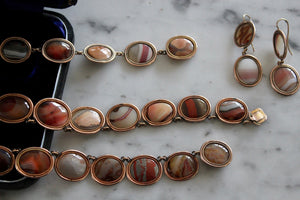 Early 19th Century Fine Gold Agate Suite